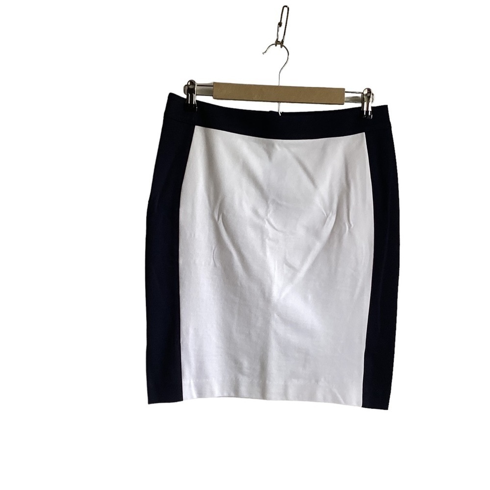 Banana Republic Women’s Navy/White Pencil Skirt.  Size 8